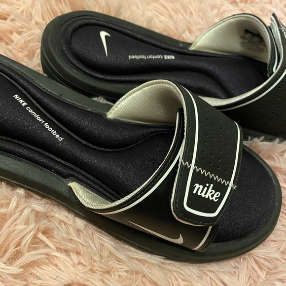 Nike slides - Picture 1 of 3